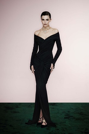 بالتأكيد تبحثين عن مجموعة لا تشبه غيرها، تحمل فخامة واضحة من دون مبالغة، وتجمع بين الجرأة والاتزان بأسلوب ذكي.